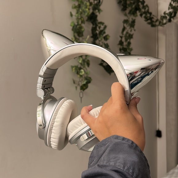 ariana grande limited addition brook stone cat headphones - Picture 4 of 4